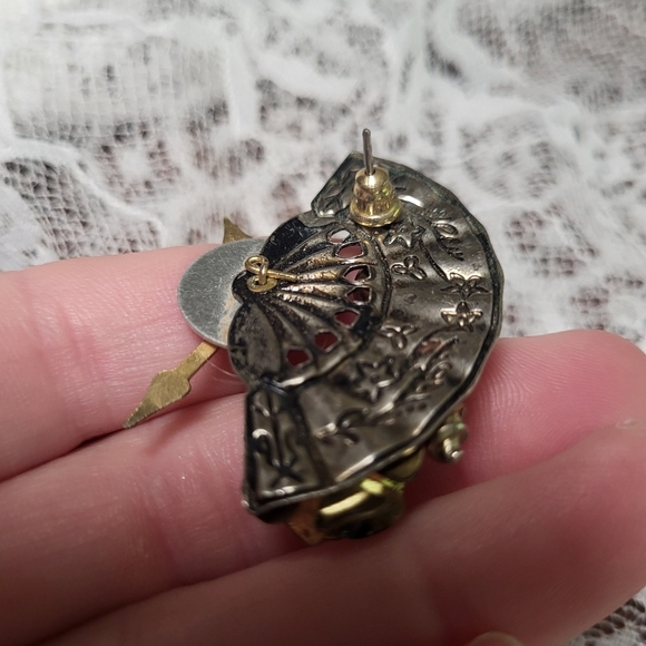 Vintage Steampunk Gear Earrings with Pearl Accents - Picture 2 of 6